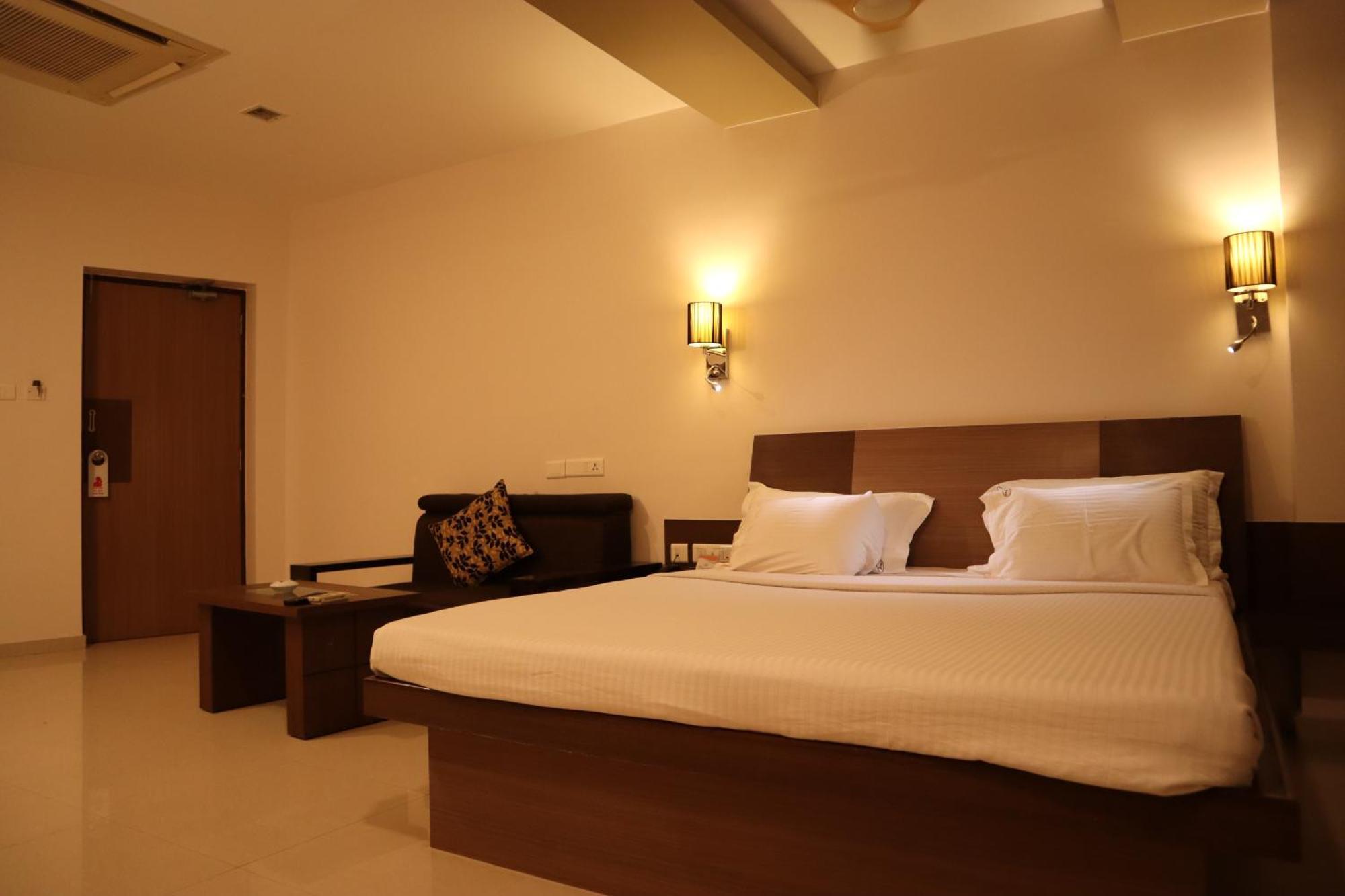 Hotel Maniam Classic West Wing Tiruppur Eksteriør bilde